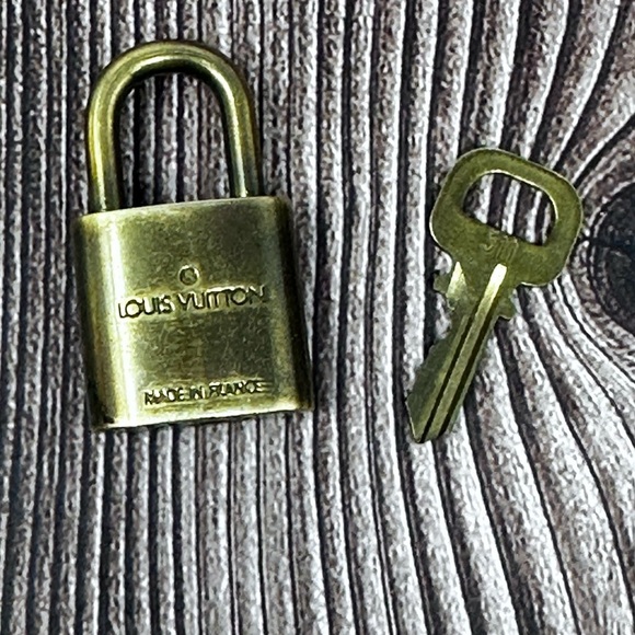 100% Authentic and pre loved Louis Vuitton - Gold Lock and Key set #311​​ - Picture 3 of 4